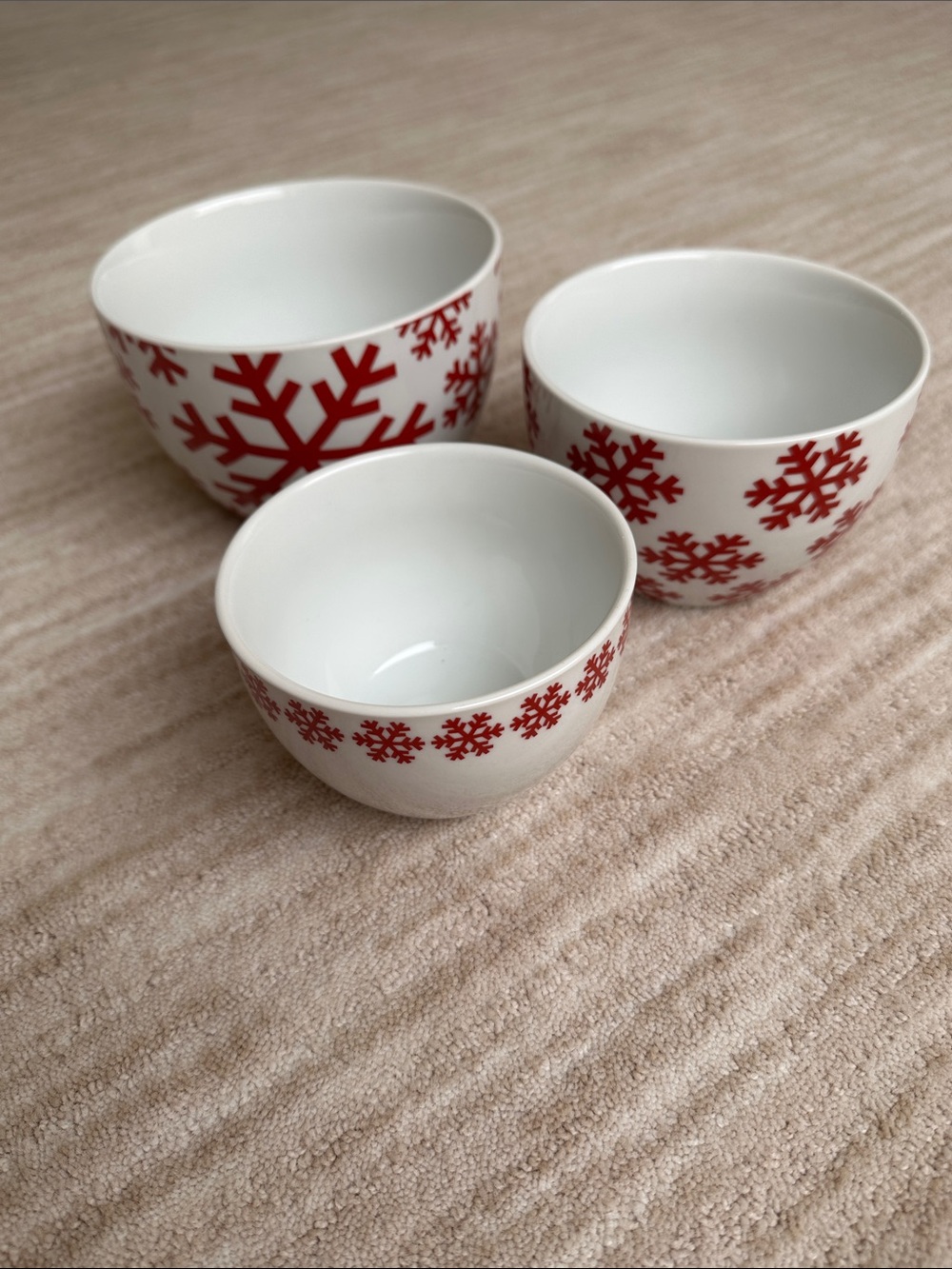 Crate and Barrel 3 Nesting Bowls White Red Nordic Snowflakes Ceramic Scandia